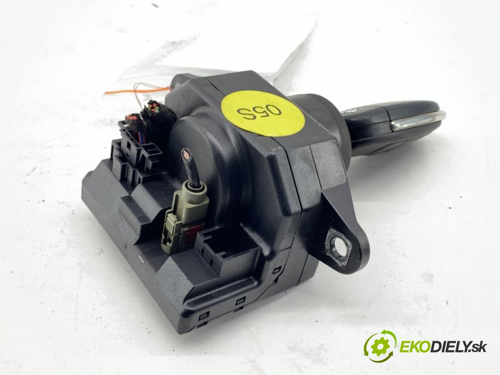 AUDI A6 C6 sedan 2004 165 kW 3.0 TDI quattro 2967 spinačka 4F0909131A (Spínacia skrinka)