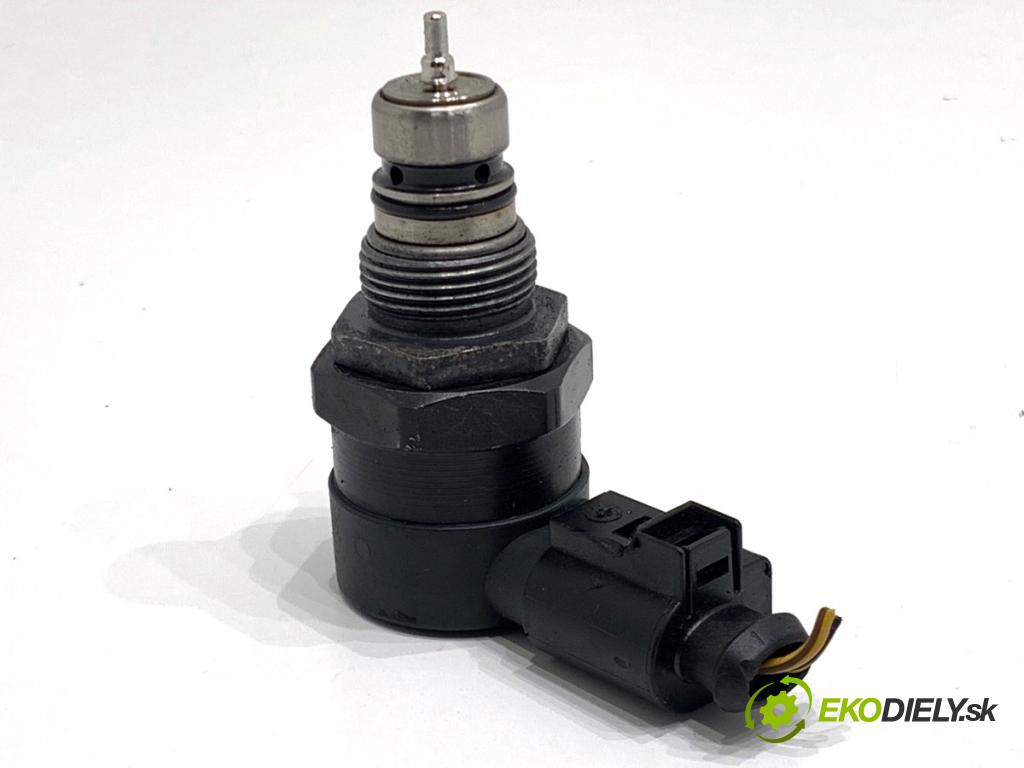 AUDI A6 C6 sedan 2004 165 kW 3.0 TDI quattro 2967 Regulátor tlaku paliva 057130764B (Palivový systém ostatní)