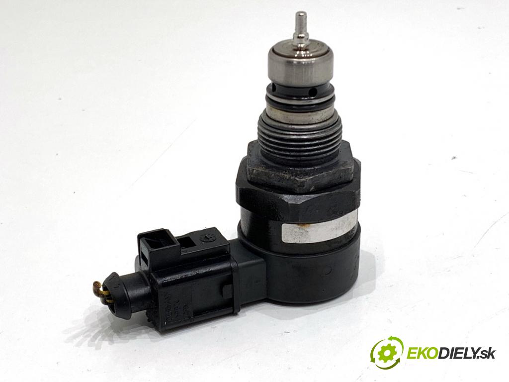 AUDI A6 C6 sedan 2004 165 kW 3.0 TDI quattro 2967 Regulátor tlaku paliva 057130764B (Palivový systém ostatní)