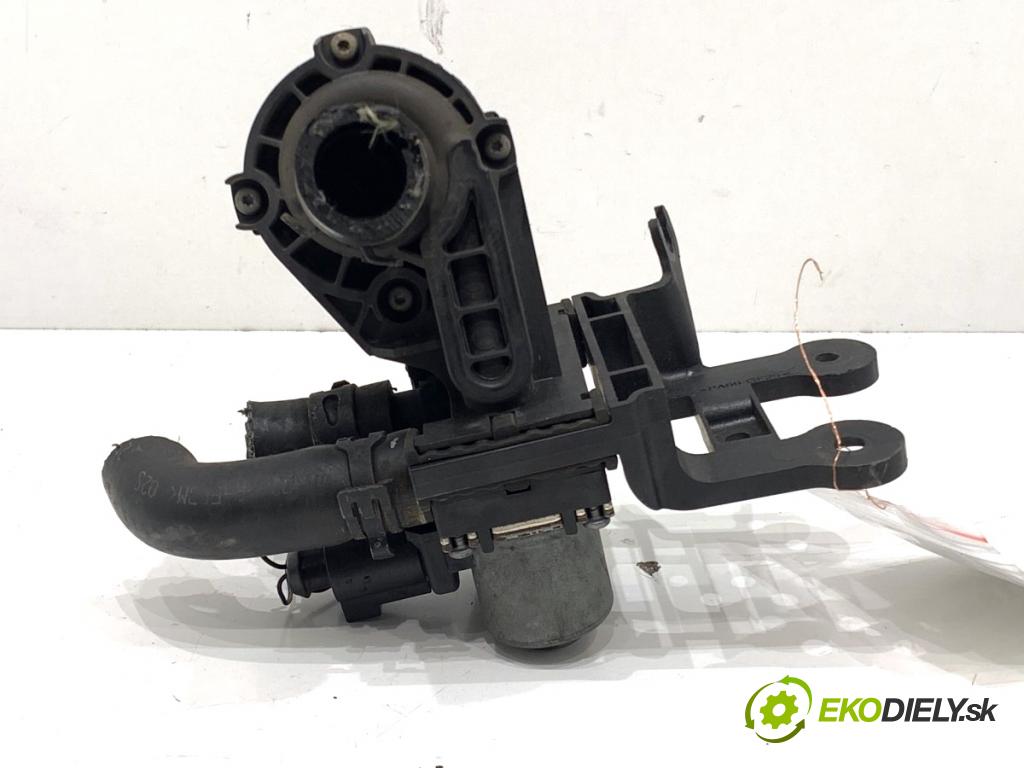 AUDI A6 C6 sedan 2004 165 kW 3.0 TDI quattro 2967 DALŠÍ: Pumpa vody 4F1959617A (Vodná pumpa)