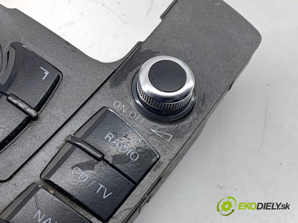 AUDI A6 C6 sedan 2004 165 kW 3.0 TDI quattro 2967 Panel ovládania navigácie 4F1919610