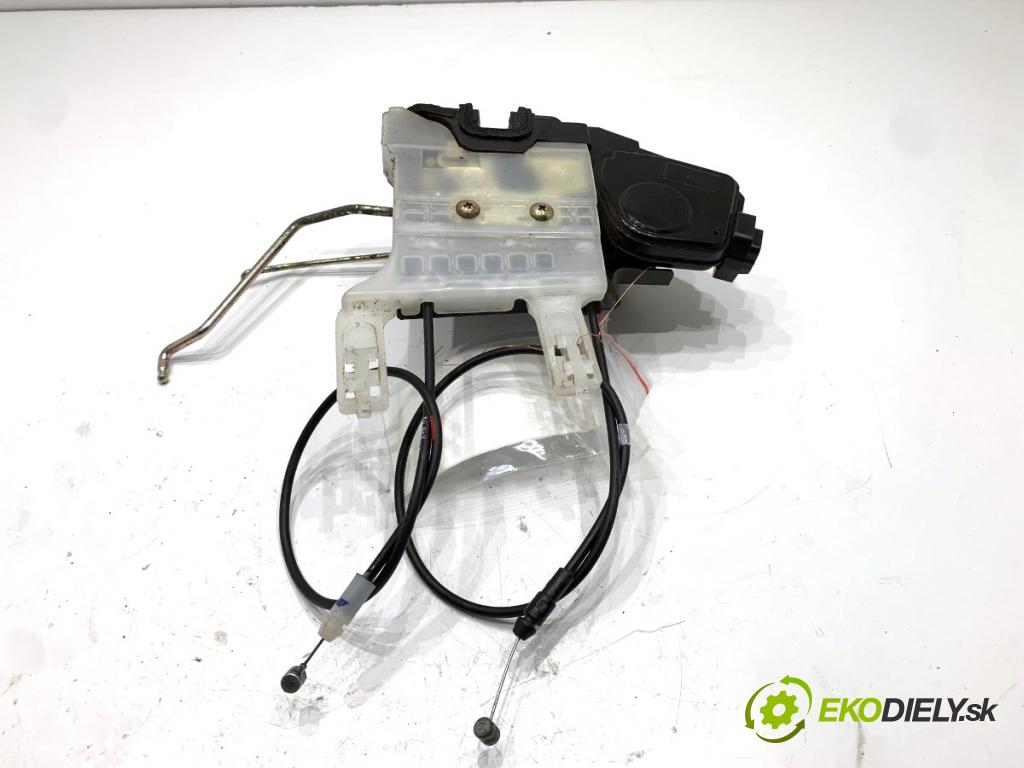 HYUNDAI TUCSON SUV 2006 104 kW 2.0 1975 zámok Dvere pravy predný