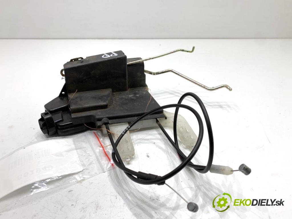 HYUNDAI TUCSON SUV 2006 104 kW 2.0 1975 zámok Dvere pravy predný