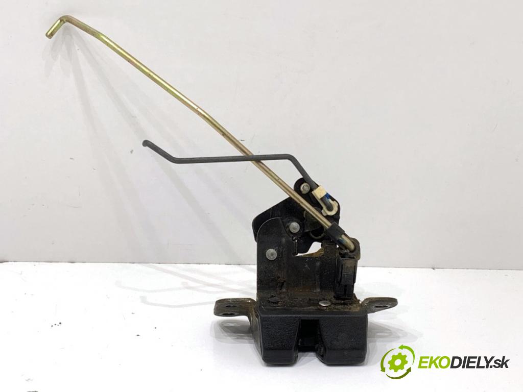 HYUNDAI TUCSON SUV 2006 104 kW 2.0 1975 zámok dverí zad 