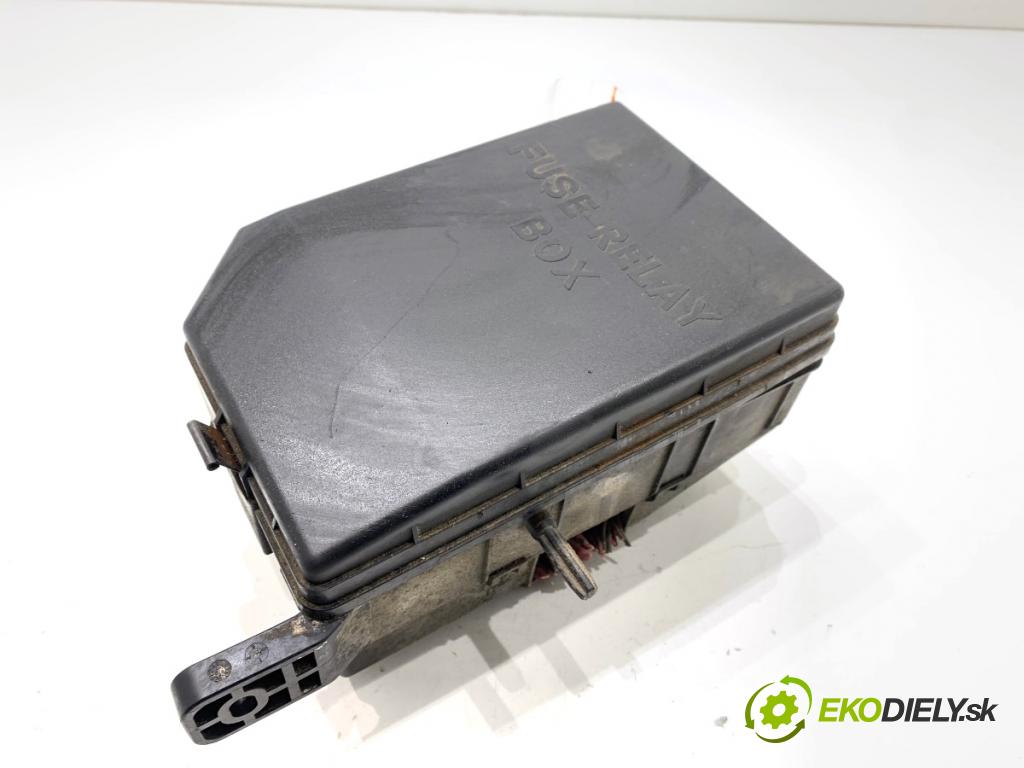 HYUNDAI TUCSON SUV 2006 104 kW 2.0 1975 skříňka poistková 912382E021 (Pojistková skříňka)