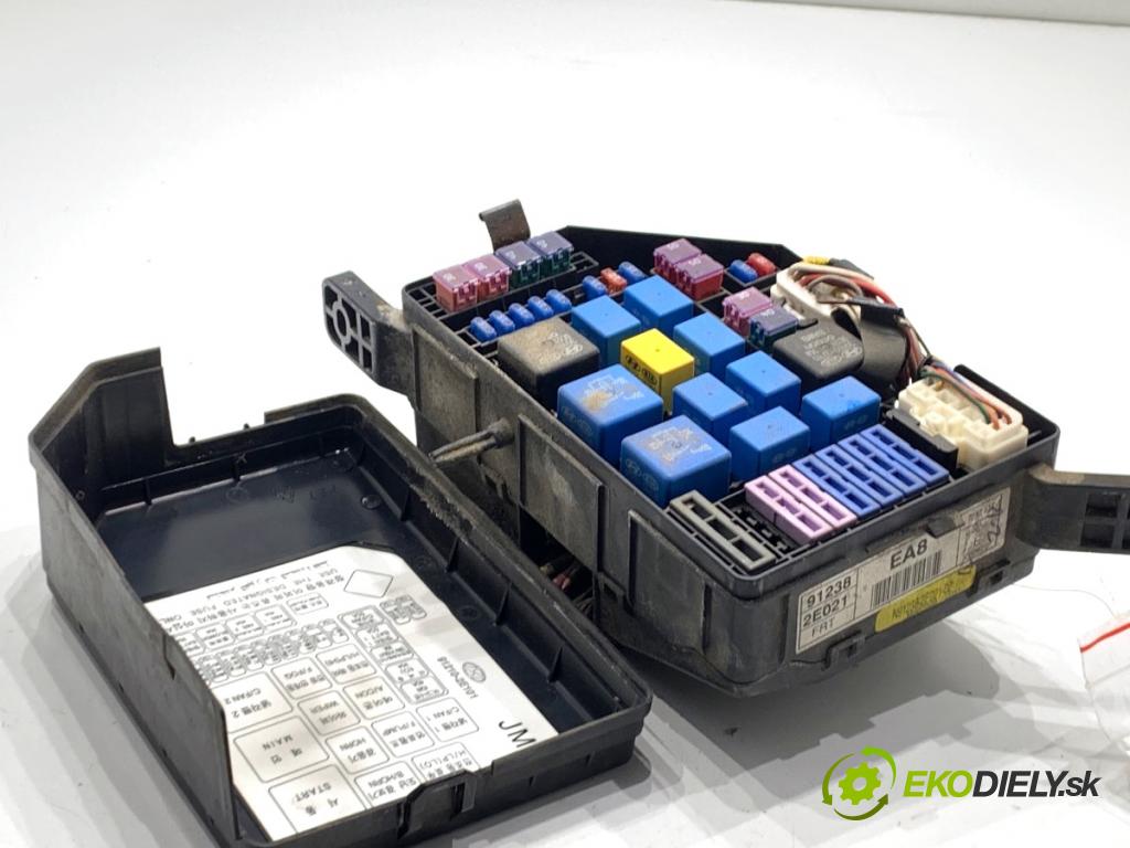 HYUNDAI TUCSON SUV 2006 104 kW 2.0 1975 skříňka poistková 912382E021 (Pojistková skříňka)