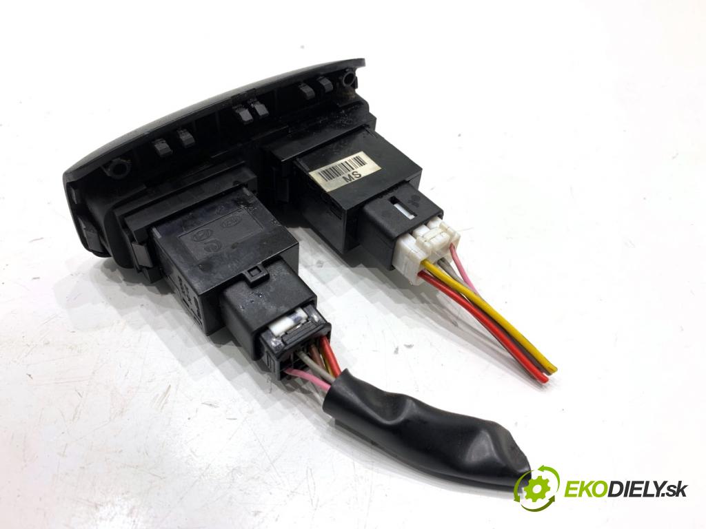 HYUNDAI TUCSON SUV 2006 104 kW 2.0 1975 Prepínač sedačky 93321-2E000