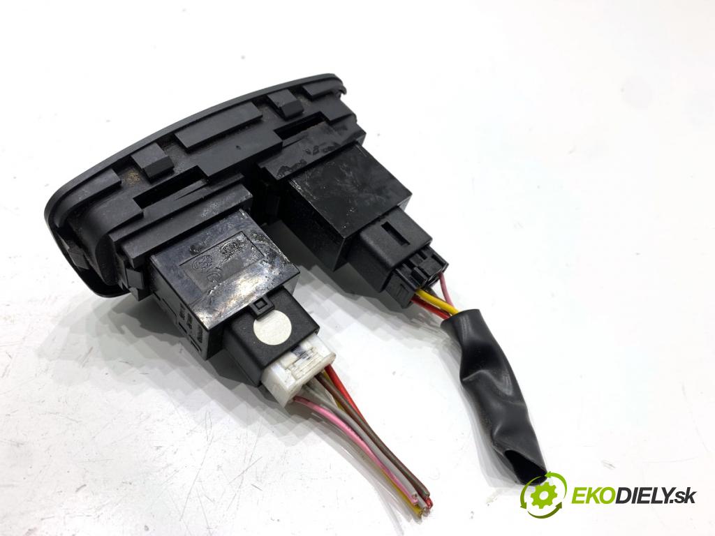 HYUNDAI TUCSON SUV 2006 104 kW 2.0 1975 Prepínač sedačky 93321-2E000