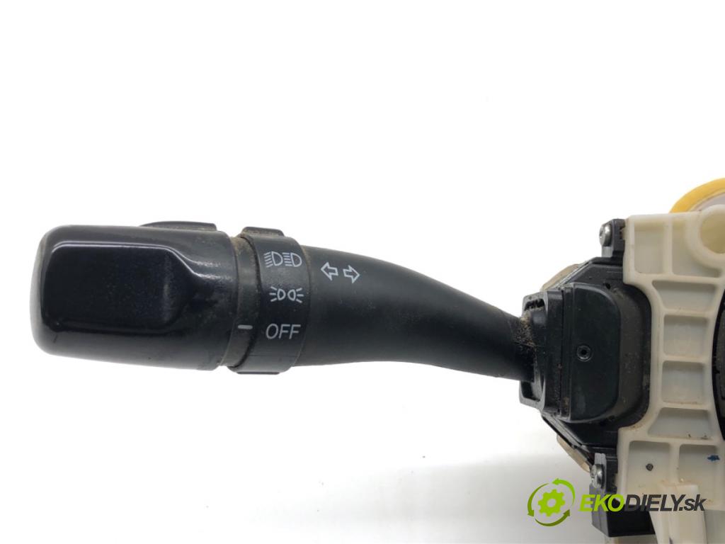 HYUNDAI TUCSON SUV 2006 104 kW 2.0 1975 Prepínač kombinovaný  (Prepínacie páčky pod volantom)