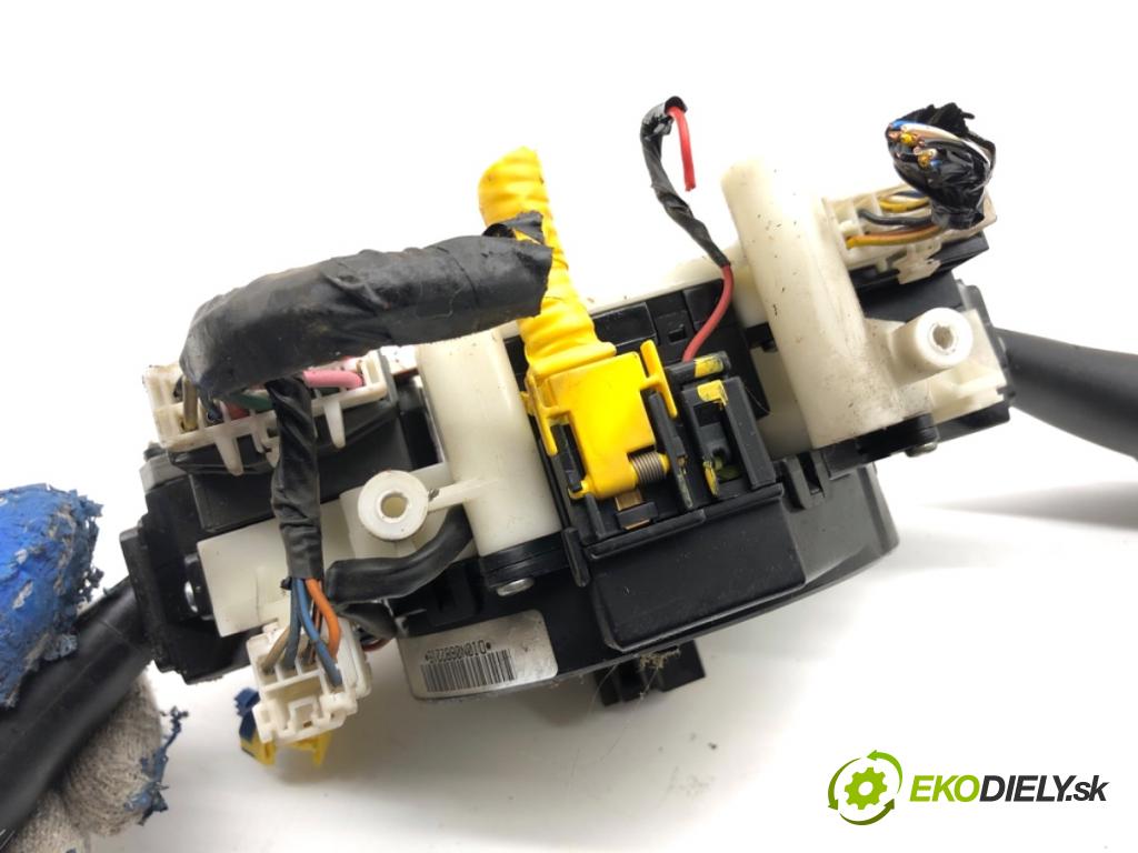 HYUNDAI TUCSON SUV 2006 104 kW 2.0 1975 Prepínač kombinovaný  (Prepínacie páčky pod volantom)