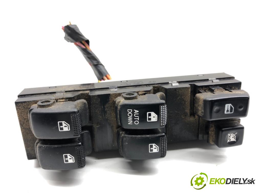 HYUNDAI TUCSON SUV 2006 104 kW 2.0 1975 Prepínač okien  (Prepínacie páčky pod volantom)