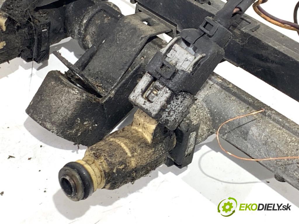 HYUNDAI TUCSON SUV 2006 104 kW 2.0 1975 Lišta vstrekovacia 9260930013 (Vstrekovacia lišta)