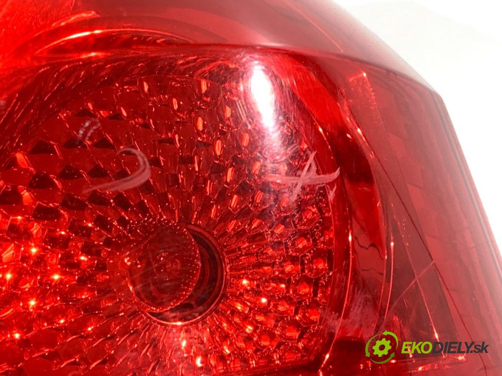 HYUNDAI TUCSON SUV 2006 104 kW 2.0 1975 Svetlo pravy zad 92401-2E0