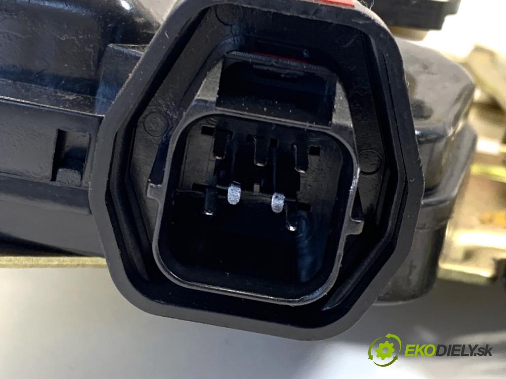 HYUNDAI TUCSON SUV 2006 104 kW 2.0 1975 zámok dveří zadní část