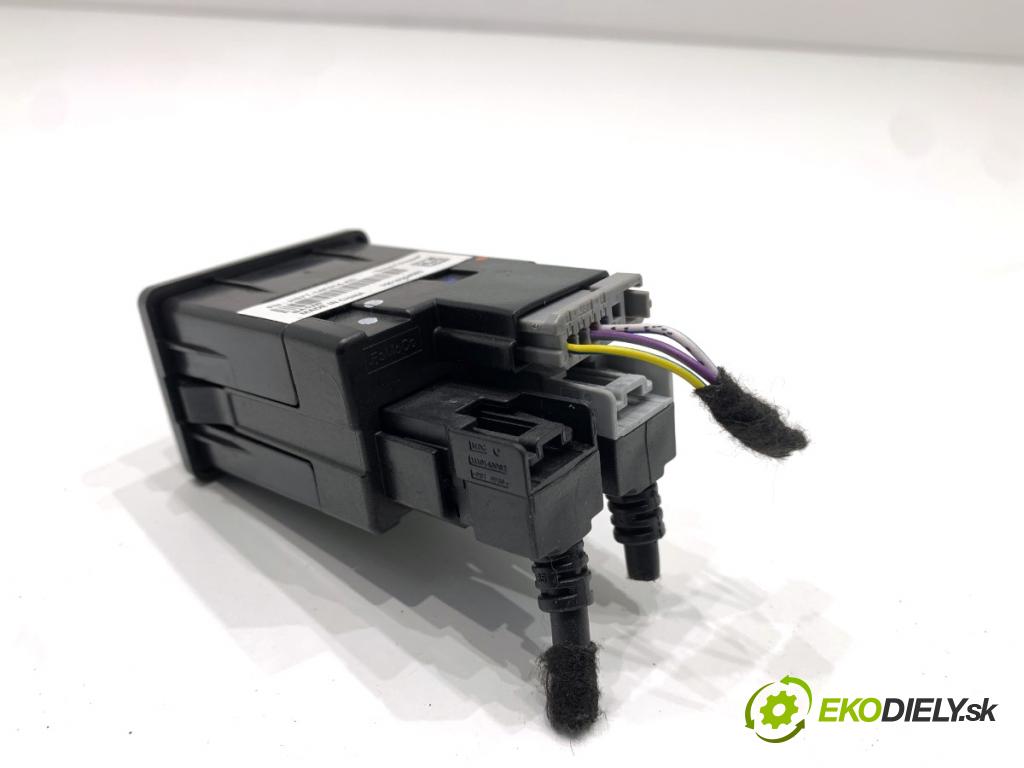 FORD FOCUS IV Kombi 2018 110 kW 2.0 EcoBlue 1995 HNÍZDO: USB HS7T-14F014-AD