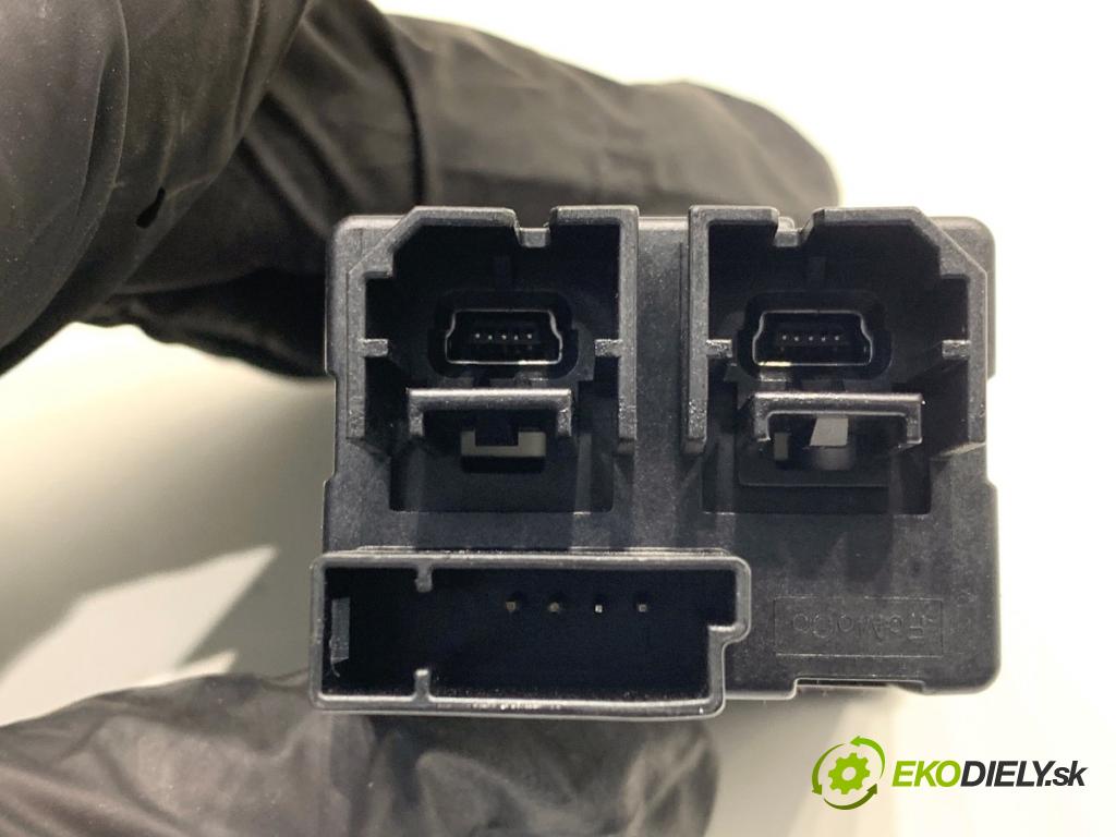 FORD FOCUS IV Kombi 2018 110 kW 2.0 EcoBlue 1995 HNÍZDO: USB HS7T-14F014-AD