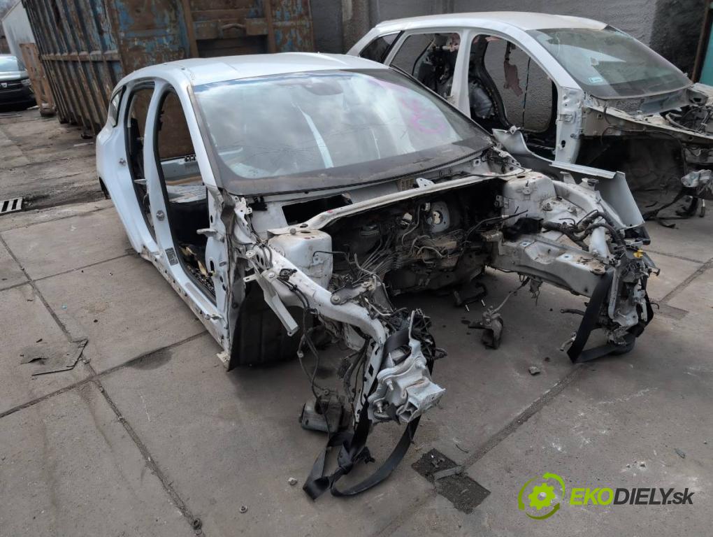 FORD FOCUS IV Kombi 2018 110 kW 2.0 EcoBlue 1995 KAROSERIA ČTVRŤÁK blatník práh střecha PODŁUŻNICA 