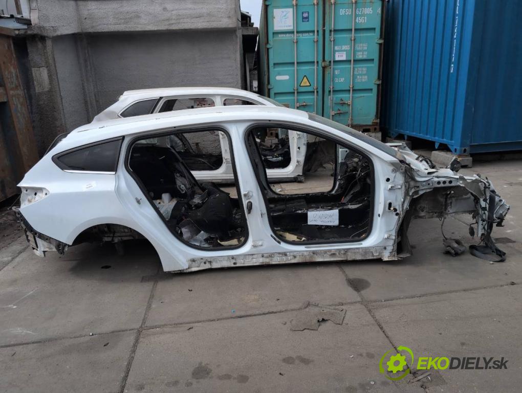 FORD FOCUS IV Kombi 2018 110 kW 2.0 EcoBlue 1995 karoséria ČTVRŤÁK: Blatník prah strecha PODŁUŻNICA