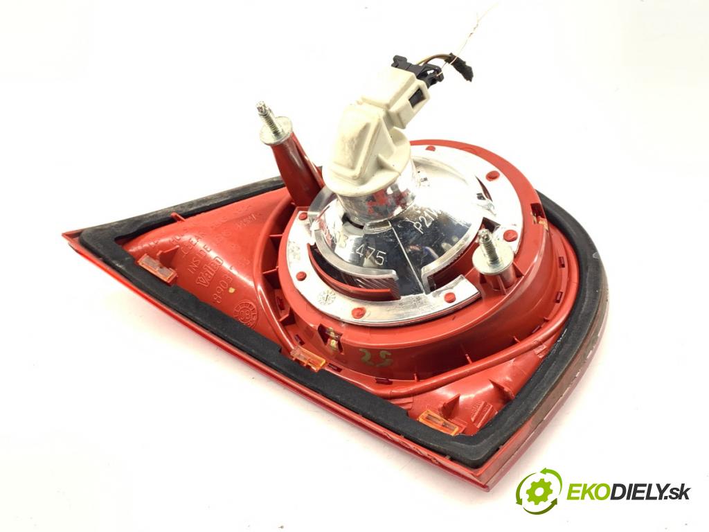 VW GOLF V liftback 2008 103 kW 1.4 TSI 1390 světlo zadní část pravá vnitřní 1K6945094G (Klika dveří ostatní)