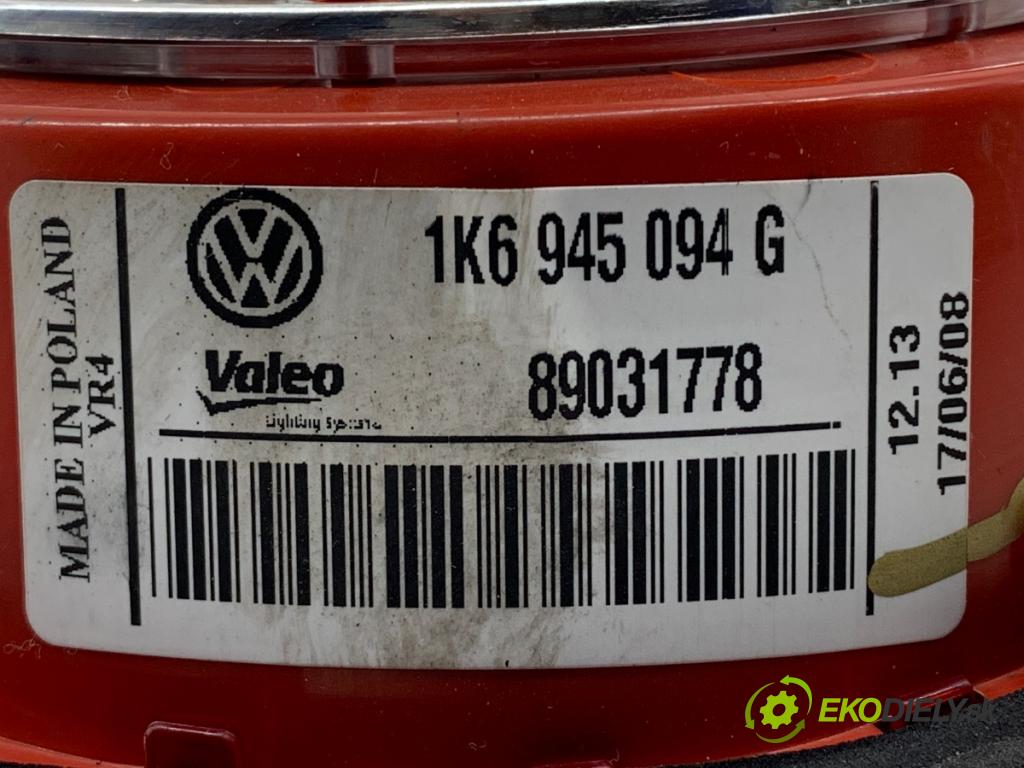 VW GOLF V liftback 2008 103 kW 1.4 TSI 1390 Svetlo zad pravá vnútorná 1K6945094G (Kľučka dverí ostatné)