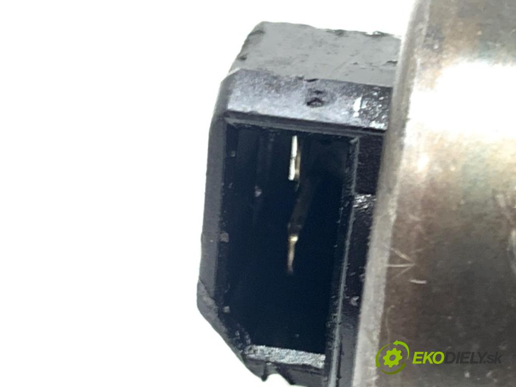 VW GOLF V liftback 2003 103 kW 2.0 TDI 1968 vstříkovač 03G130073B (Vstřikovač paliva)