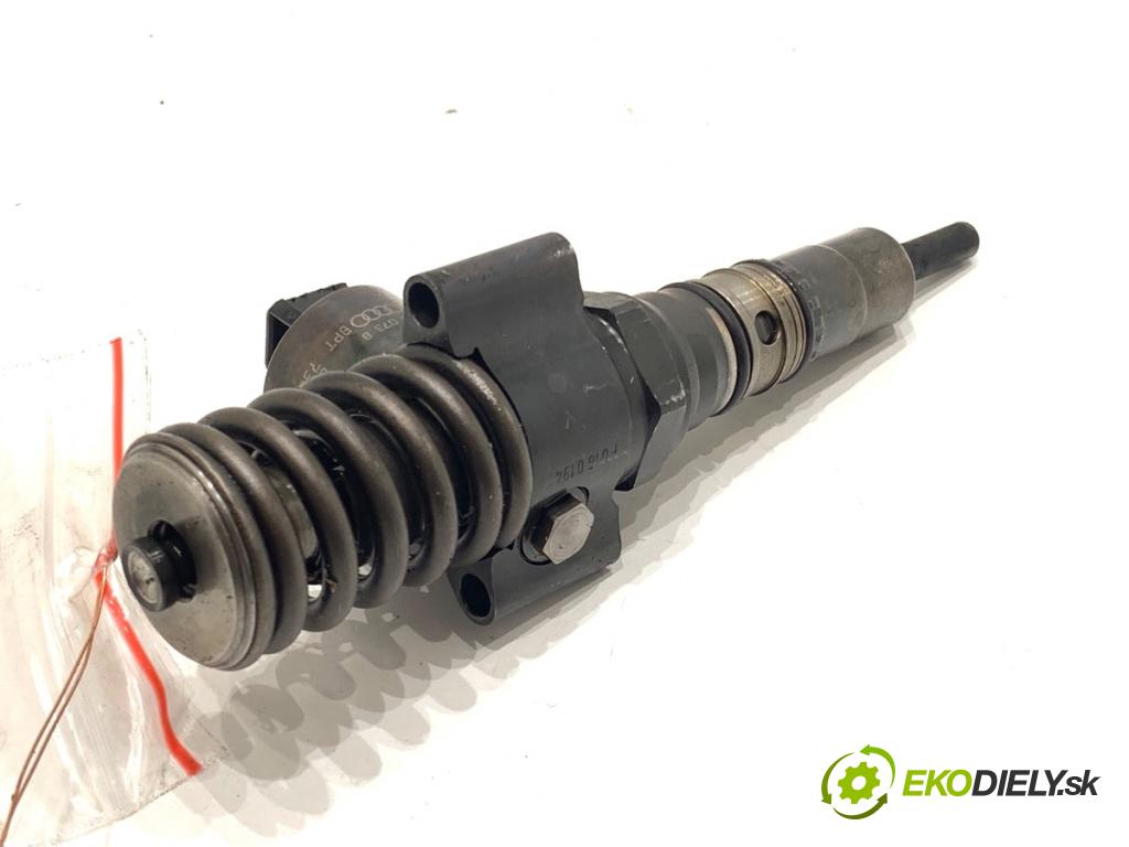 VW GOLF V liftback 2003 103 kW 2.0 TDI 1968 vstříkovač 03G130073B (Vstřikovač paliva)