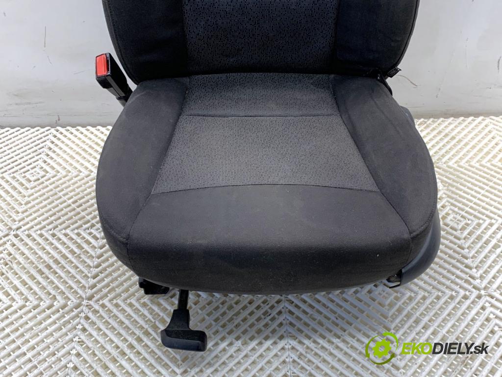 BMW E90 sedan 2005 110 kW 320 i 1995 Sedadlo ľavy predný