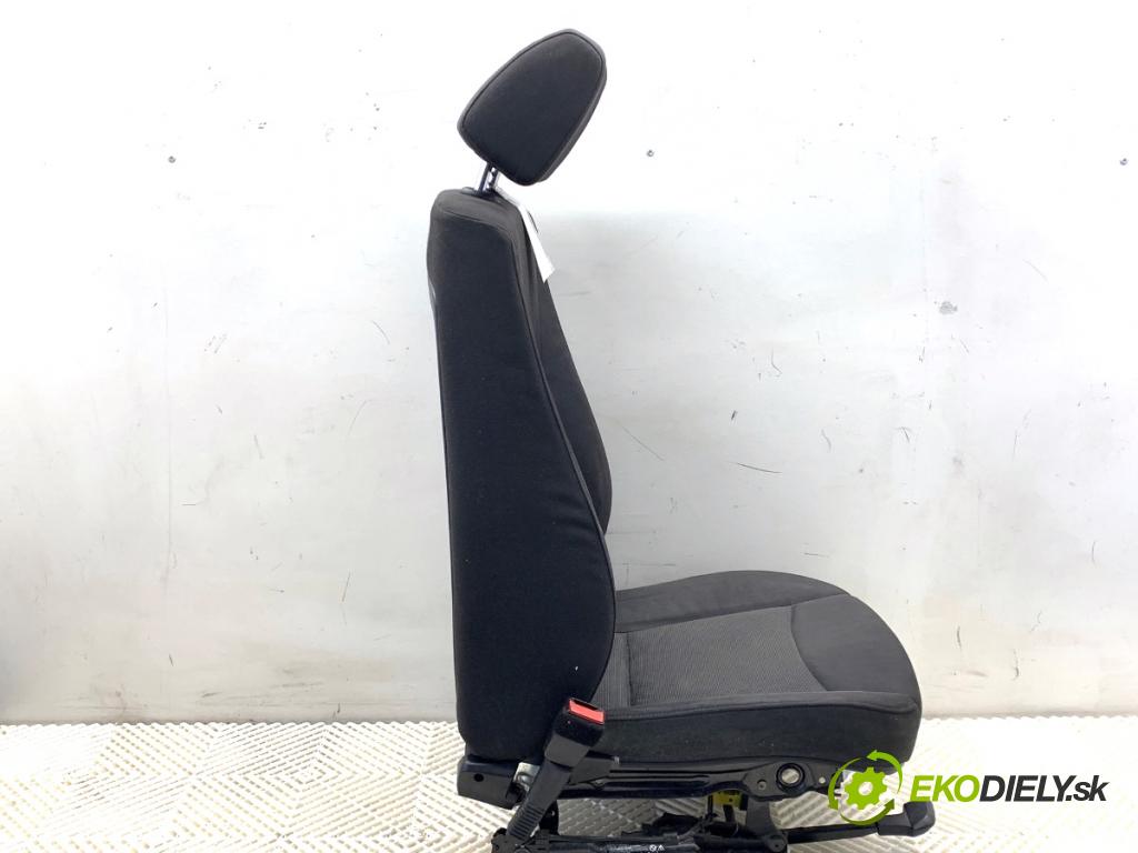 BMW E90 sedan 2005 110 kW 320 i 1995 Sedadlo ľavy predný
