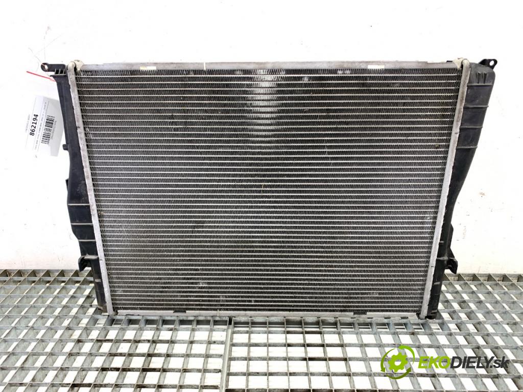 BMW E90 sedan 2005 110 kW 320 i 1995 chladič vody  (Vodní chladič)