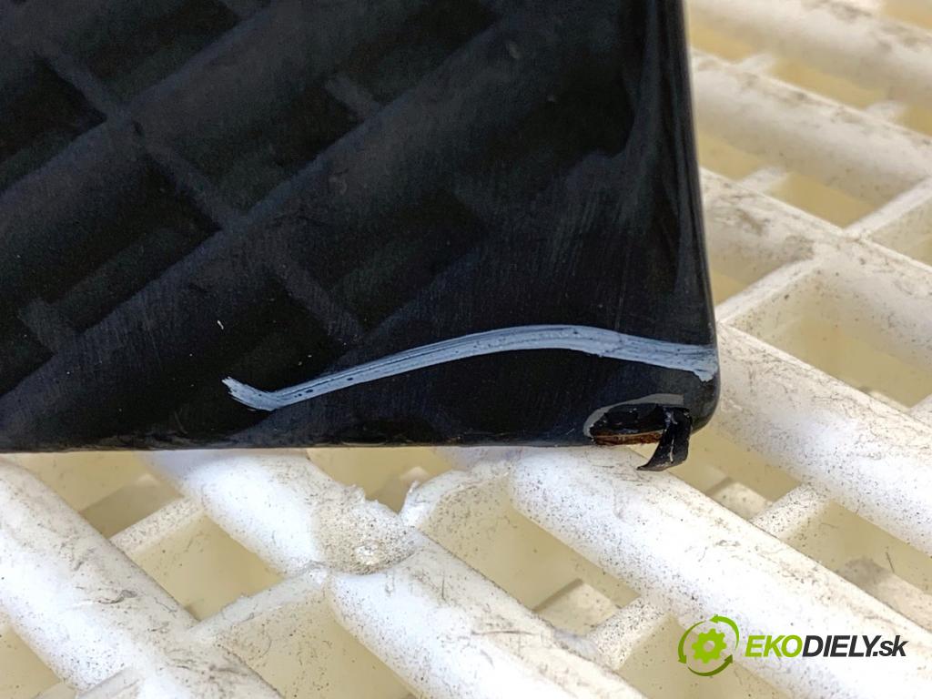 BMW E90 sedan 2005 110 kW 320 i 1995 Dvere ľavy predný 475