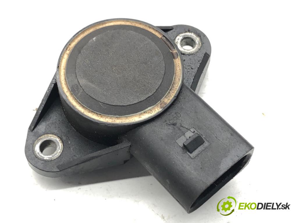 VW GOLF V liftback 2008 103 kW 1.4 TSI 1390 Snímač kapota zvod, potrubie 03C907386B