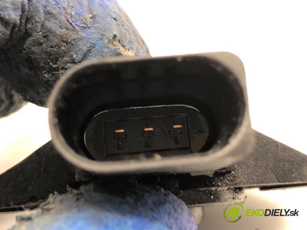 VW GOLF V liftback 2008 103 kW 1.4 TSI 1390 Snímač kapota zvod, potrubie 03C907386B