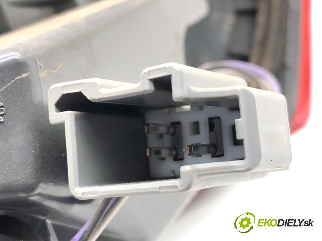 FORD FOCUS IV Kombi 2018 110 kW 2.0 EcoBlue 1995 Svetlo zad pravá vnútorná JX7B-13A602-HB (Kľučka dverí ostatné)