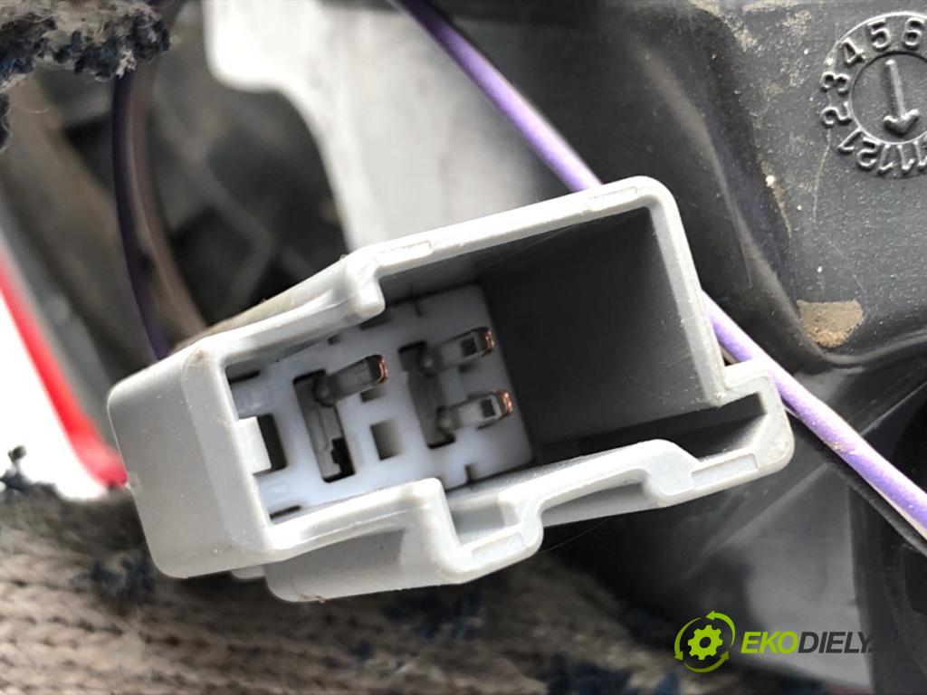 FORD FOCUS IV Kombi 2018 110 kW 2.0 EcoBlue 1995 Svetlo zad ľavá strana vnútorná JX7B-13A603-HB (Kľučka dverí ostatné)