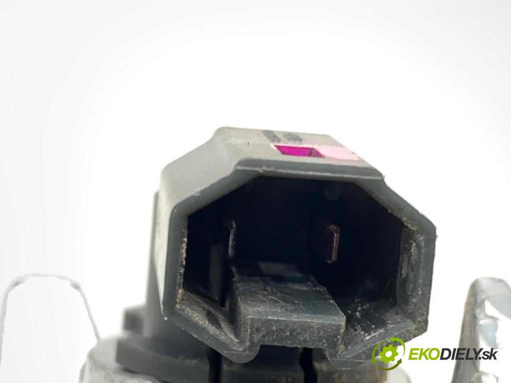 MAZDA CX-9 SUV 2016 184 kW 2.5 T AWD 2488 Svetlo zad pravá vnútorná TK50-513F0 (Kľučka dverí ostatné)