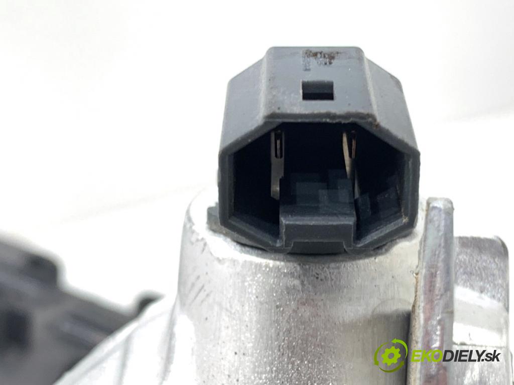 MAZDA CX-9 SUV 2016 184 kW 2.5 T AWD 2488 Svetlo zad ľavá strana vnútorná TK50-513G0 (Kľučka dverí ostatné)