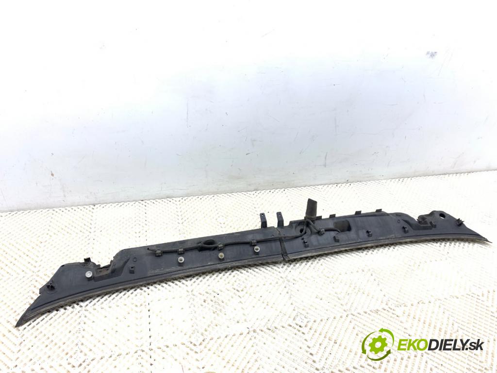 PEUGEOT BOXER I Autobus 2008 88 kW 2.2 BlueHDi 120 2179 torpédo plast pod čelní okno 1306178070 (Plast pod čelním sklem)