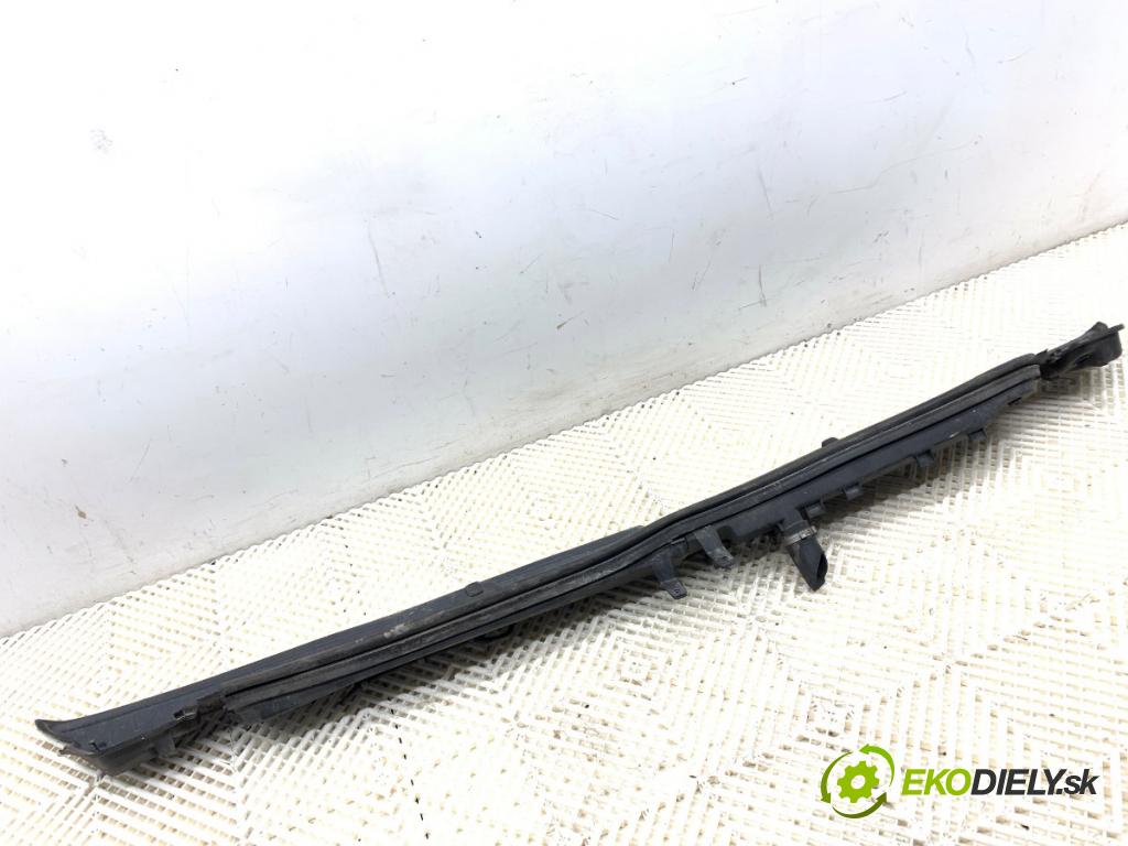 PEUGEOT BOXER I Autobus 2008 88 kW 2.2 BlueHDi 120 2179 torpédo plast pod čelní okno 1306178070 (Plast pod čelním sklem)