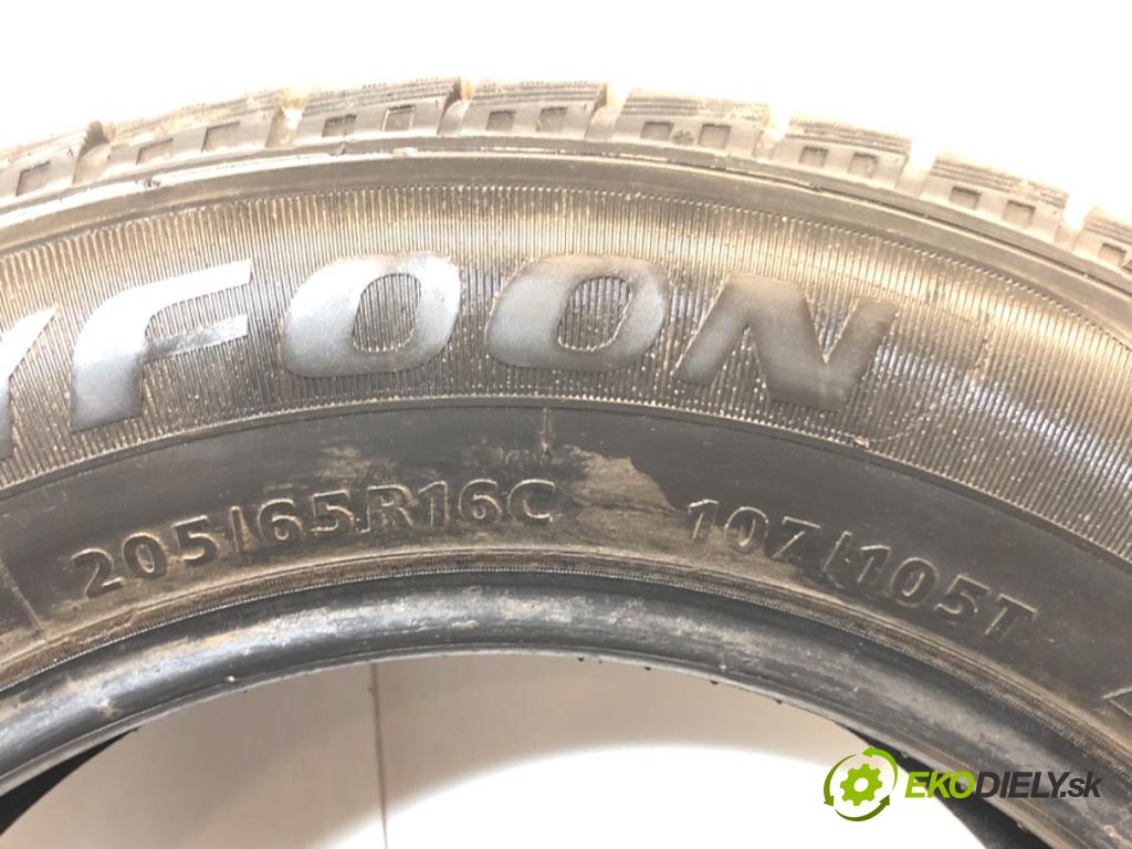 --- ---      PNEUMATIKA: VÍCENÁ SEZÓNA: 205/65 16"