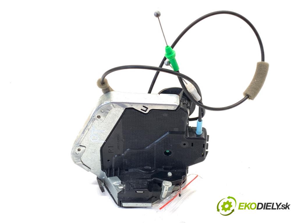 LEXUS IS sedan 2019 133 kW 300h (AVE30_) 2494 zámok Dvere pravy zad 