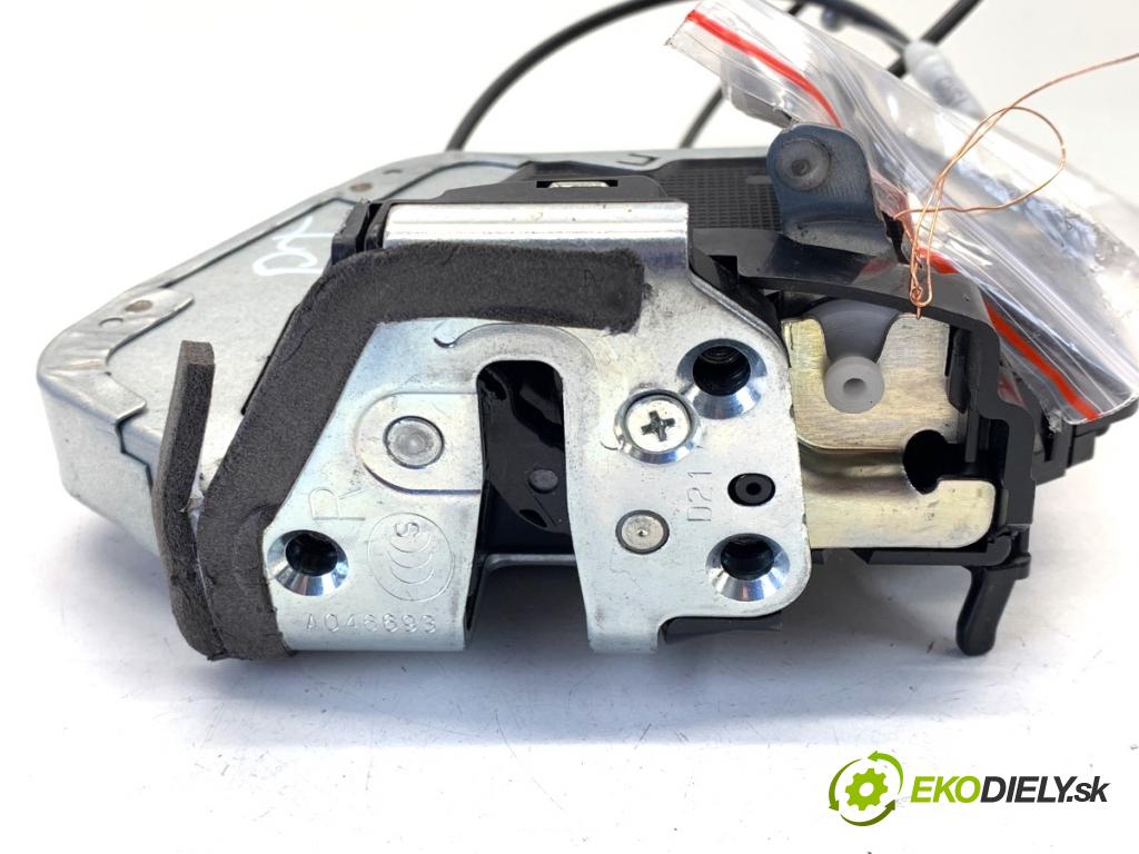 LEXUS IS sedan 2019 133 kW 300h (AVE30_) 2494 zámok Dvere pravy zad