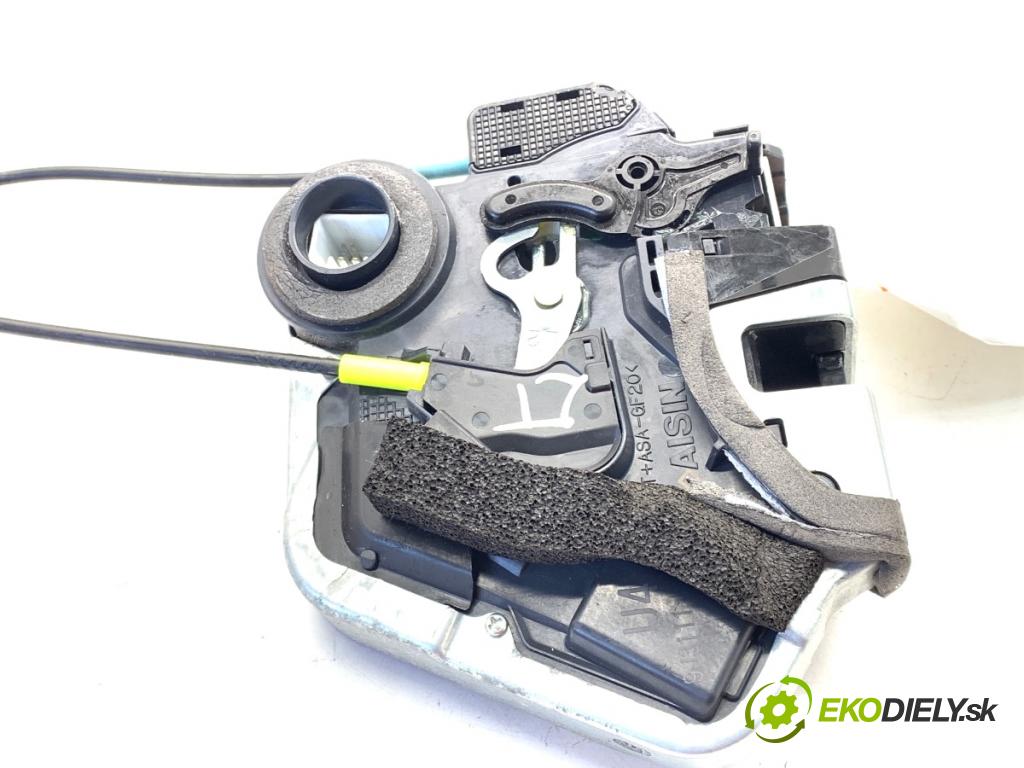 LEXUS IS sedan 2019 133 kW 300h (AVE30_) 2494 zámok Dvere ľavy zad