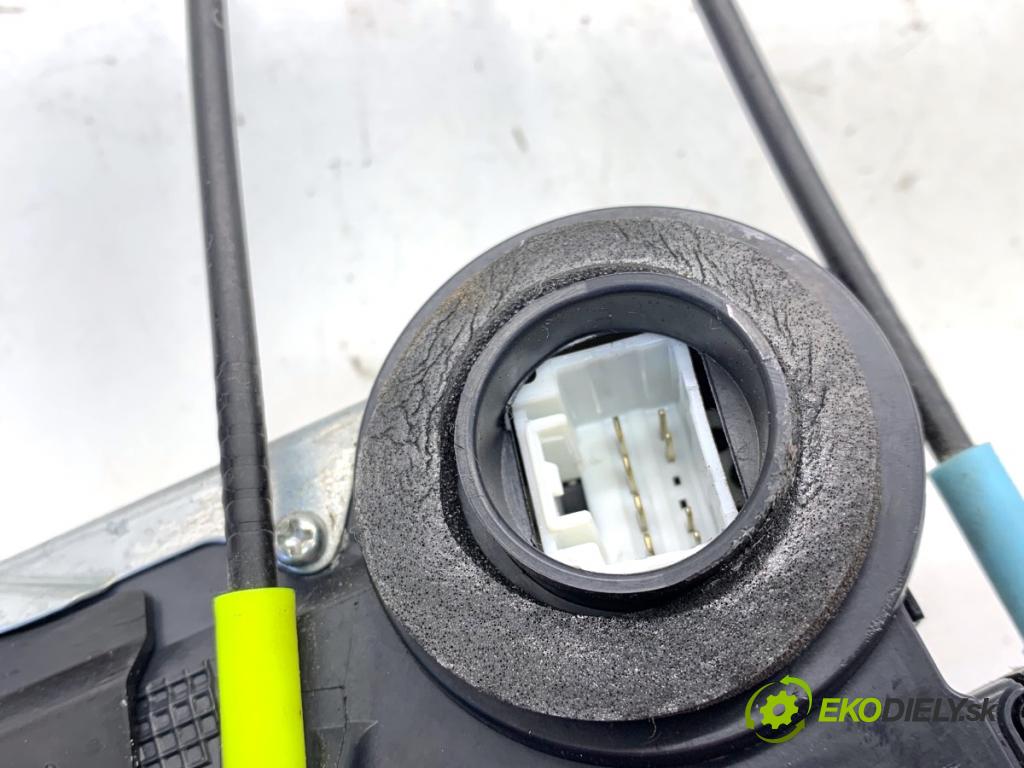 LEXUS IS sedan 2019 133 kW 300h (AVE30_) 2494 zámok Dvere ľavy zad