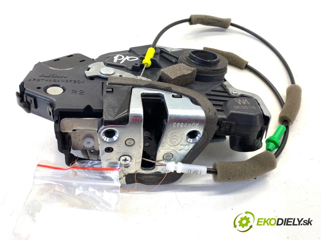 LEXUS IS sedan 2019 133 kW 300h (AVE30_) 2494 zámok Dvere pravy predný