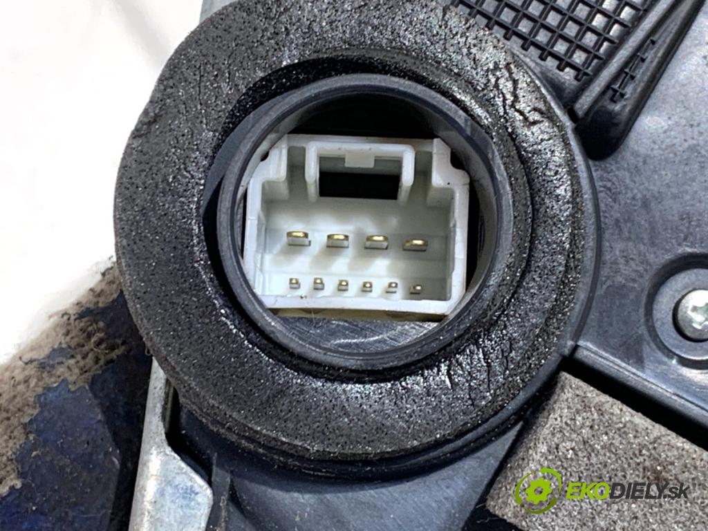 LEXUS IS sedan 2019 133 kW 300h (AVE30_) 2494 zámok Dvere ľavy predný