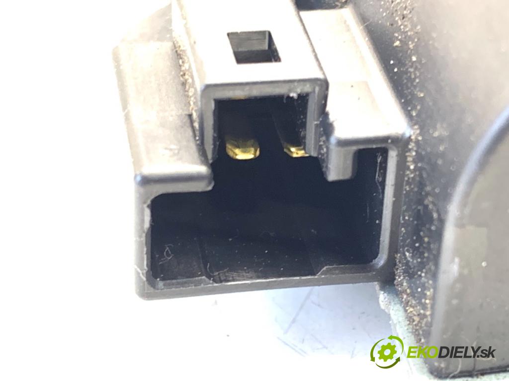 LEXUS IS sedan 2019 133 kW 300h (AVE30_) 2494 zámok dverí zad