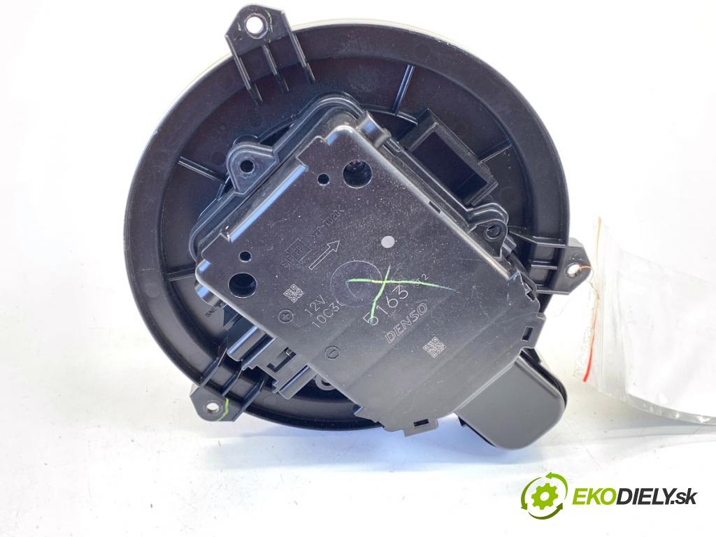 LEXUS IS sedan 2019 133 kW 300h (AVE30_) 2494 ventilátor kúrenia