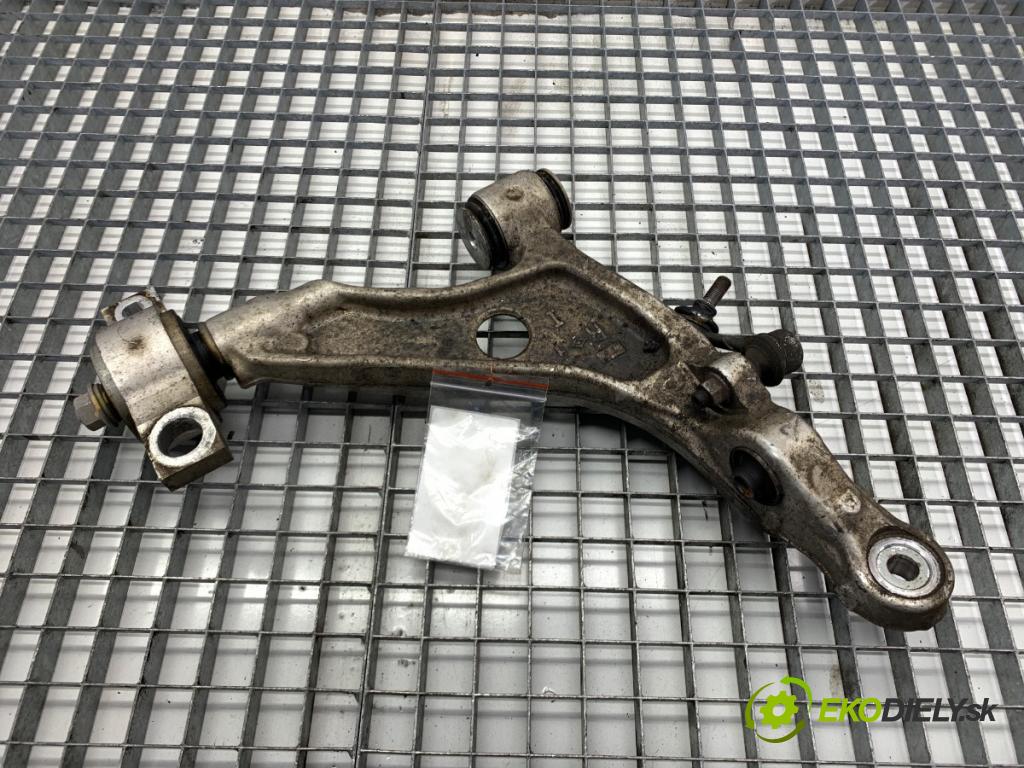 LEXUS IS sedan 2019 133 kW 300h (AVE30_) 2494 rameno pravý přední část 