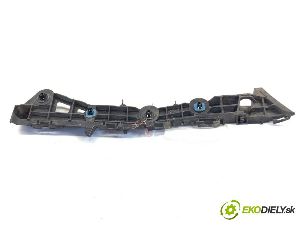 LEXUS IS sedan 2019 133 kW 300h (AVE30_) 2494 úchyt nárazníka pravý zadní část 52157-53070