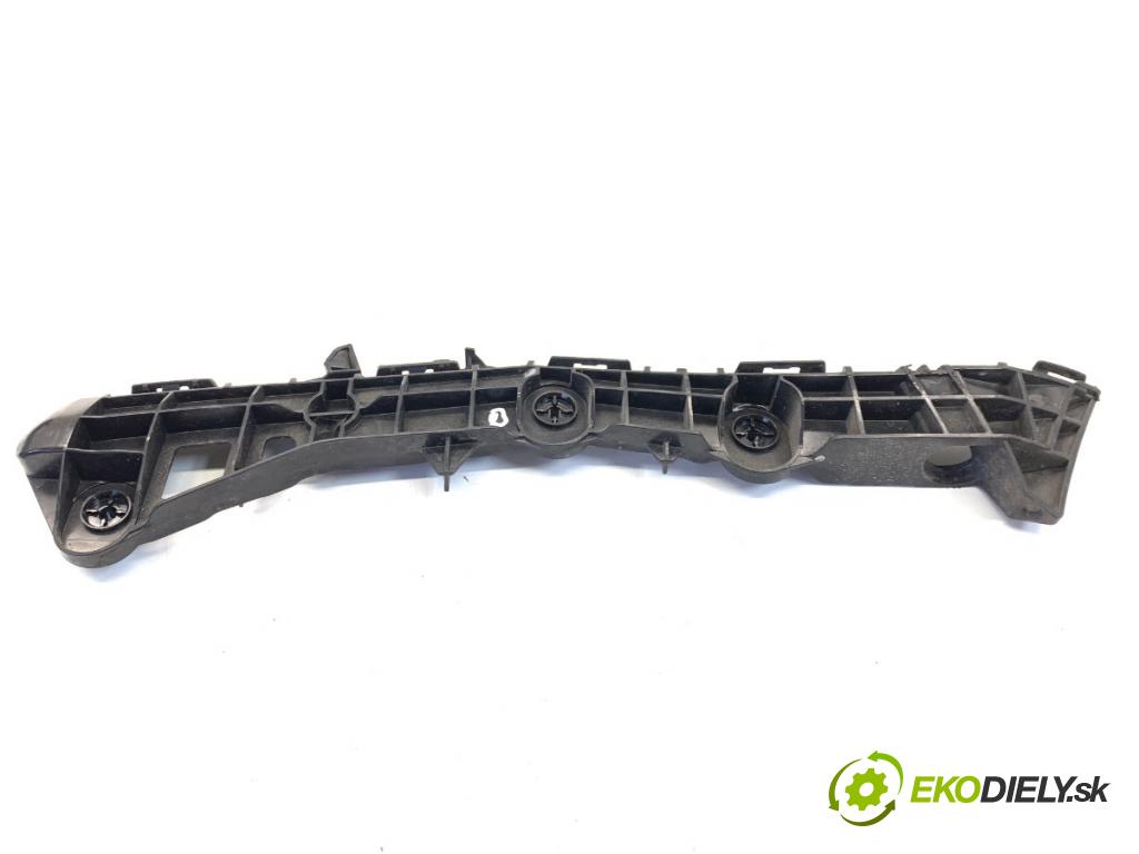 LEXUS IS sedan 2019 133 kW 300h (AVE30_) 2494 úchyt nárazníka pravý zadní část 52157-53070